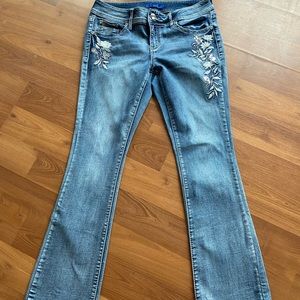 APT 9 Embroidered Women’s Jeans. Bootcut. Size 10.